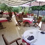 Ξενοδοχείο De La Nauze 2*