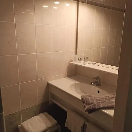 Hotel De La Nauze 2*