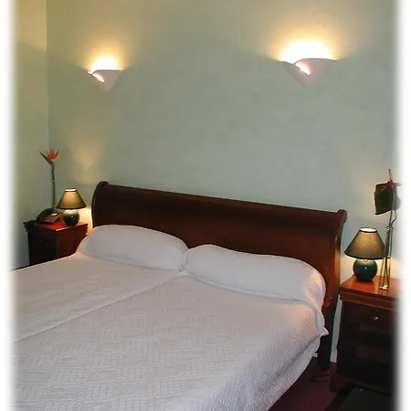 De La Nauze Hotel