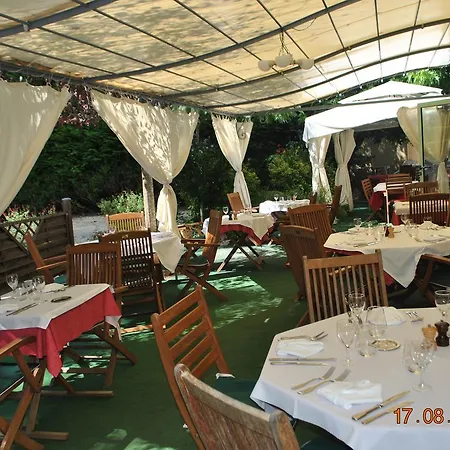Hotel De La Nauze 2*