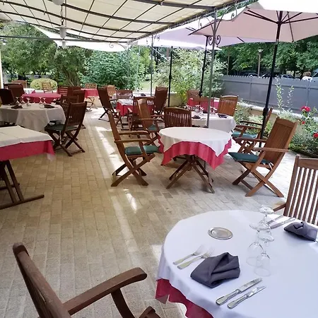 Hotel De La Nauze 2*